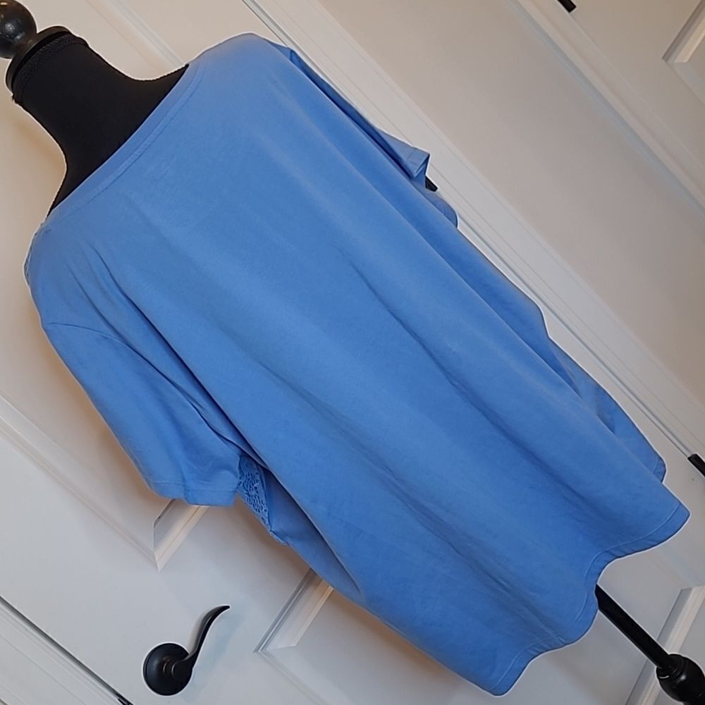 Laura Scott Blue Provence Lace Front Tee - Picture 3 of 10
